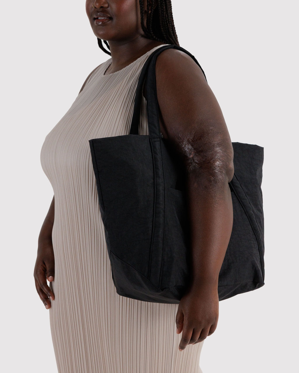 Cloud Bag in Black - Roomy Everyday Carry