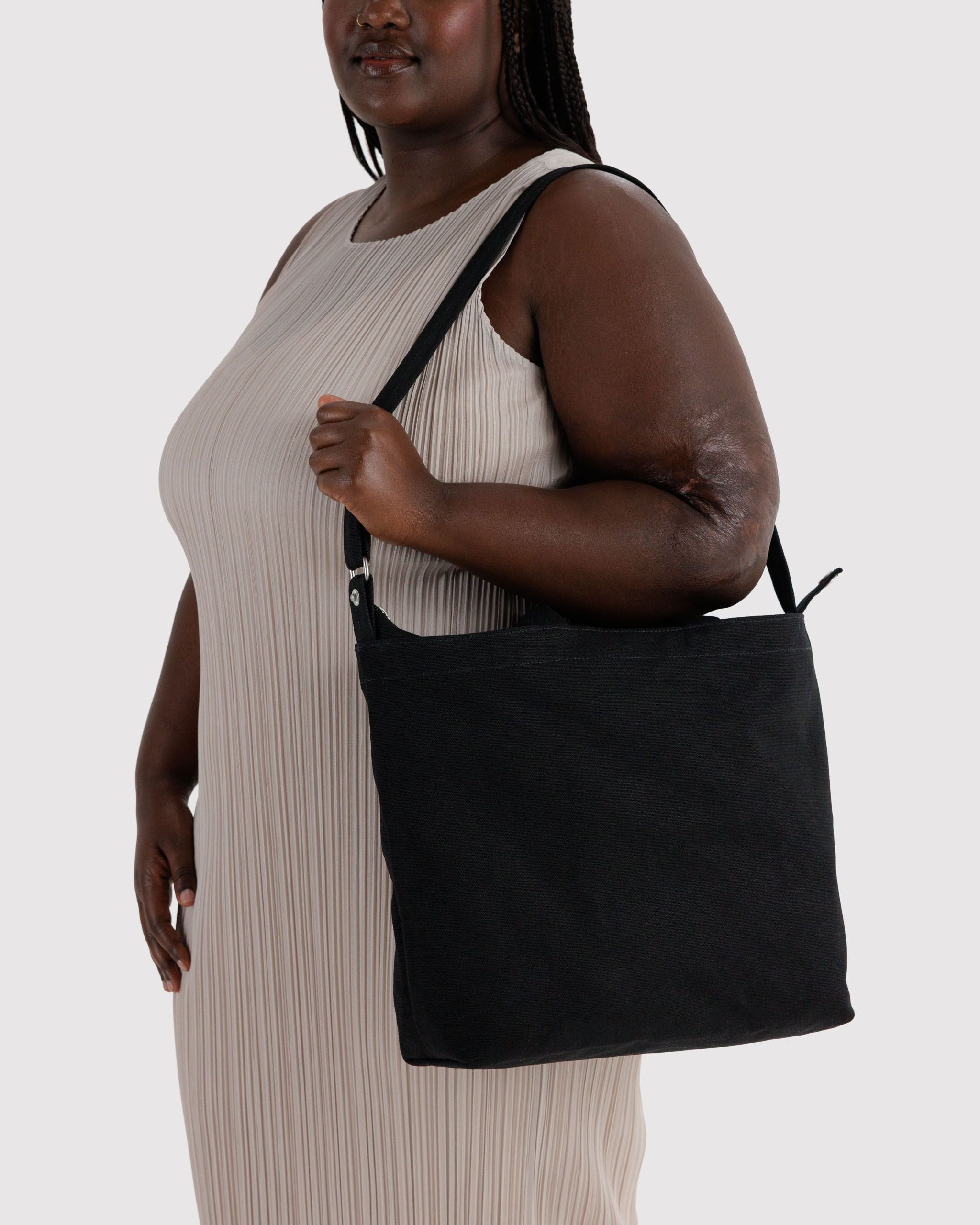 Horizontal Zip Duck Bag in Black - Roomy Everyday Carry